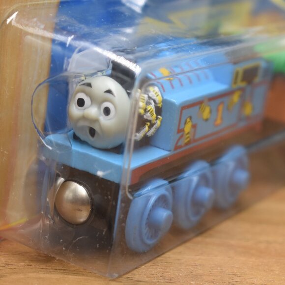 Thomas and the Buzzy Bees Sodor Honey Thomas & Friends Wooden Railway Train New - Picture 2 of 11